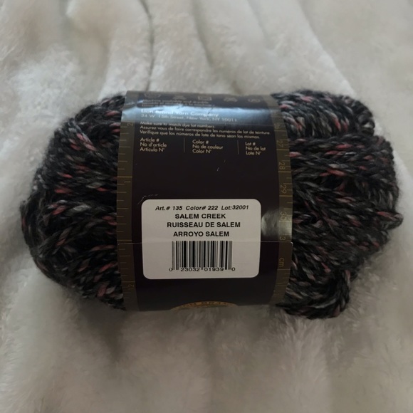 lion brand salem creek yarn (x2) - Picture 3 of 5